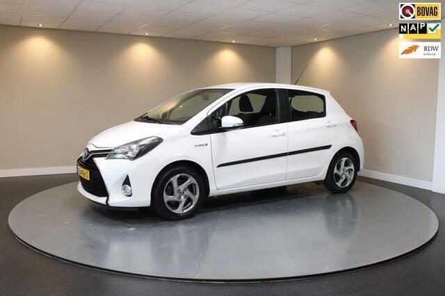 Wit Occasion 2015 Toyota Yaris Hatchback | € 11.740 (Eerlijke prijs) - Afbeelding 1/4