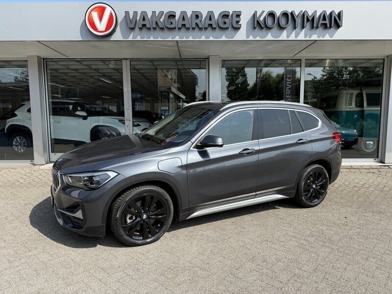 Grijs Gebruikt 2020 BMW X1 xLine SUV | € 27.350 (Iets duurder) - Afbeelding 1/4