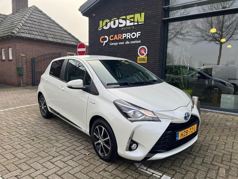 Wit Occasion 2018 Toyota Yaris Hybrid Executive Hatchback | € 14.450 (Goede deal) - Afbeelding 1/4