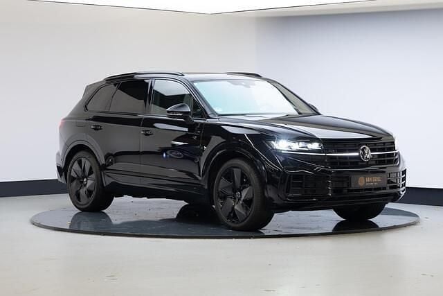 Zwart Gebruikt 2023 VW Touareg R SUV | € 72.950 (Goede deal) - Afbeelding 1/4