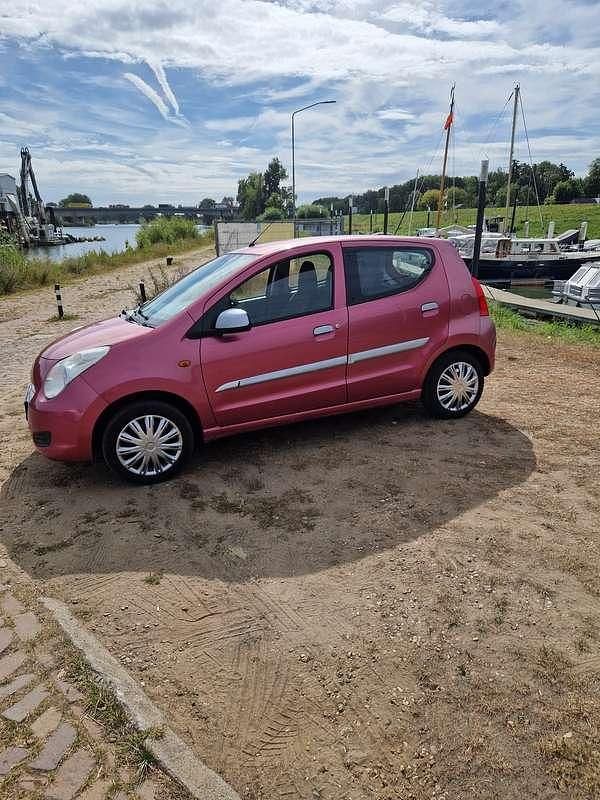 Paars Gebruikt 2010 Suzuki Alto Comfort Hatchback | € 1.850 (Eerlijke prijs) - Afbeelding 1/4
