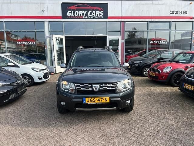 Grijs Gebruikt 2014 Dacia Duster Lauréate SUV | € 7.950 (Eerlijke prijs) - Afbeelding 1/4