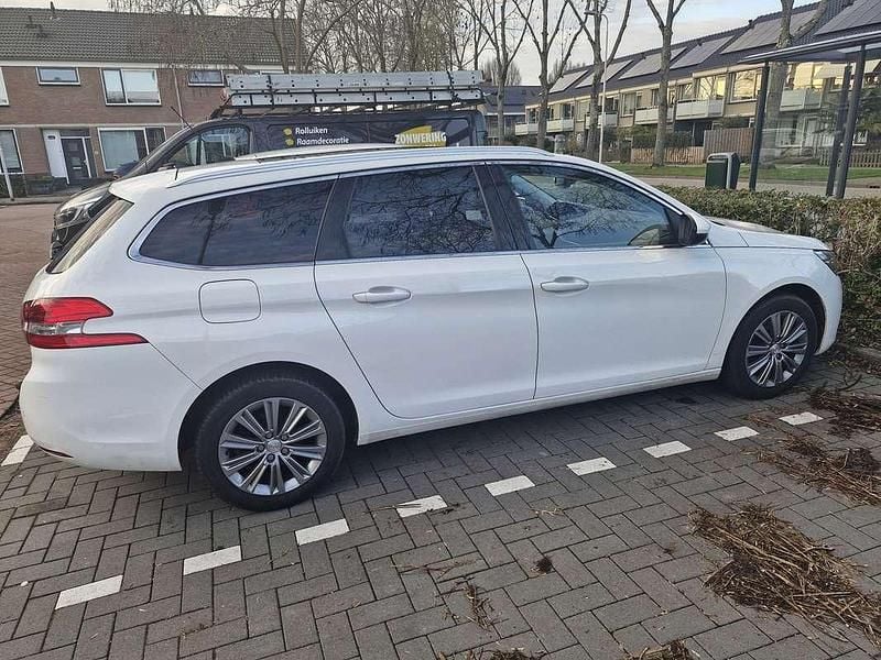 Wit Occasion 2019 Peugeot 308 Stationwagen | € 5.900 (Super prijs) - Afbeelding 1/4