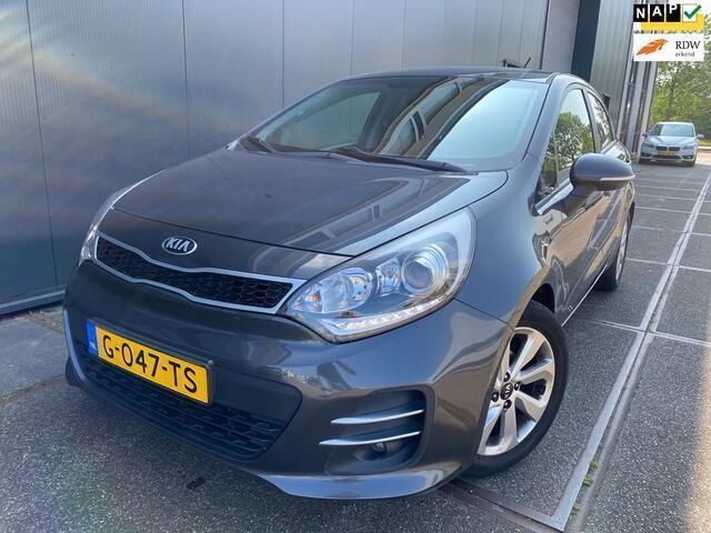 Grijs Gebruikt 2016 Kia Rio Comfort Hatchback | € 7.450 (Eerlijke prijs) - Afbeelding 1/4