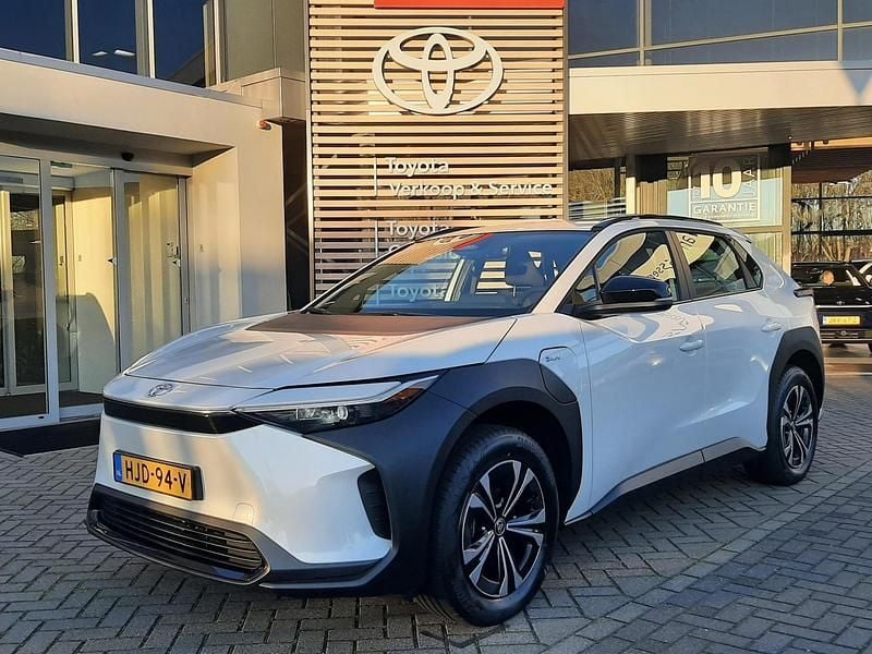 Wit Occasion 2025 Toyota bZ4X Active SUV | € 32.900 (Super prijs) - Afbeelding 1/4