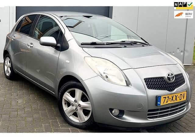 Grijs Occasion 2007 Toyota Yaris Luna Hatchback | € 3.999 (Eerlijke prijs) - Afbeelding 1/4