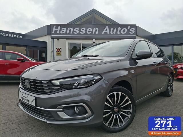 Grijs Gebruikt 2022 Fiat Tipo Hatchback | € 16.750 (Iets duurder) - Afbeelding 1/4