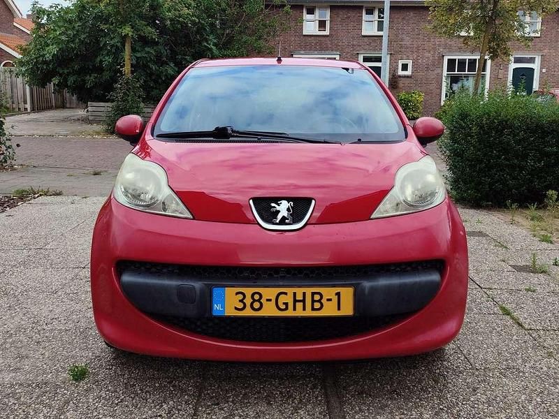 Rood Gebruikt 2008 Peugeot 107 Hatchback | € 2.350 (Eerlijke prijs) - Afbeelding 1/4