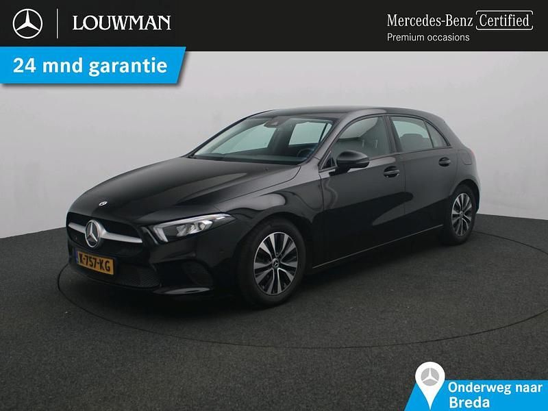Donker nachtzwart Occasion 2021 Mercedes A160 Business Hatchback | € 22.945 (Eerlijke prijs) - Afbeelding 1/4