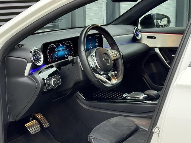 Occasion Mercedes A180 AMG 136 PK (100 kW) 2022 Wit Hatchback
