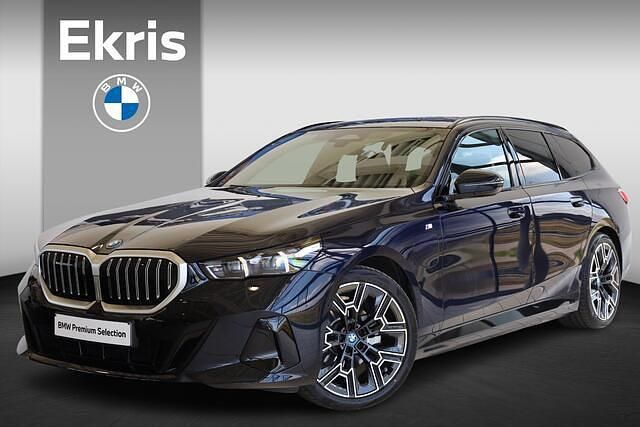 Zwart Gebruikt 2024 BMW 530e M Sport Stationwagen | € 63.900 - Afbeelding 1/4