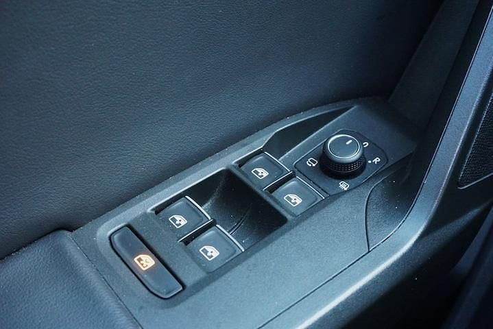 Occasion Seat Leon FR 112 PK (82 kW) 2020 Rood Hatchback