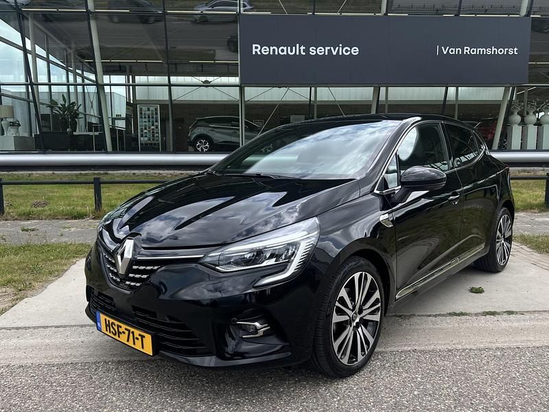 Zwart metallic Gebruikt 2020 Renault Clio V Initiale Paris Hatchback | € 21.950 (Eerlijke prijs) - Afbeelding 1/4