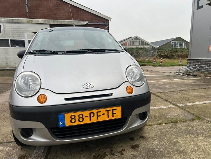 Grijs (metallic) Gebruikt 2004 Chevrolet Matiz Hatchback | € 1.400 (Eerlijke prijs) - Afbeelding 1/4