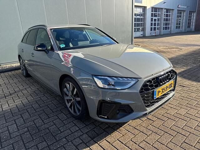 Occasion Audi A4 Competition 150 PK (110 kW) 2022 Grijs Stationwagen