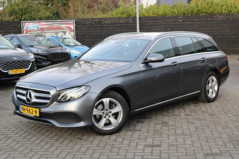 Grijs Occasion 2017 Mercedes E200 Business Stationwagen | € 23.995 (Goede deal) - Afbeelding 1/4