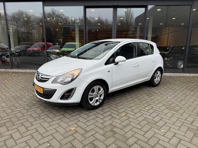 Wit Gebruikt 2013 Opel Corsa Hatchback | € 5.250 (Eerlijke prijs) - Afbeelding 1/4