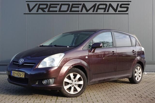 Rood (metallic) Occasion 2009 Toyota Verso Luna MPV | € 2.950 (Goede deal) - Afbeelding 1/4