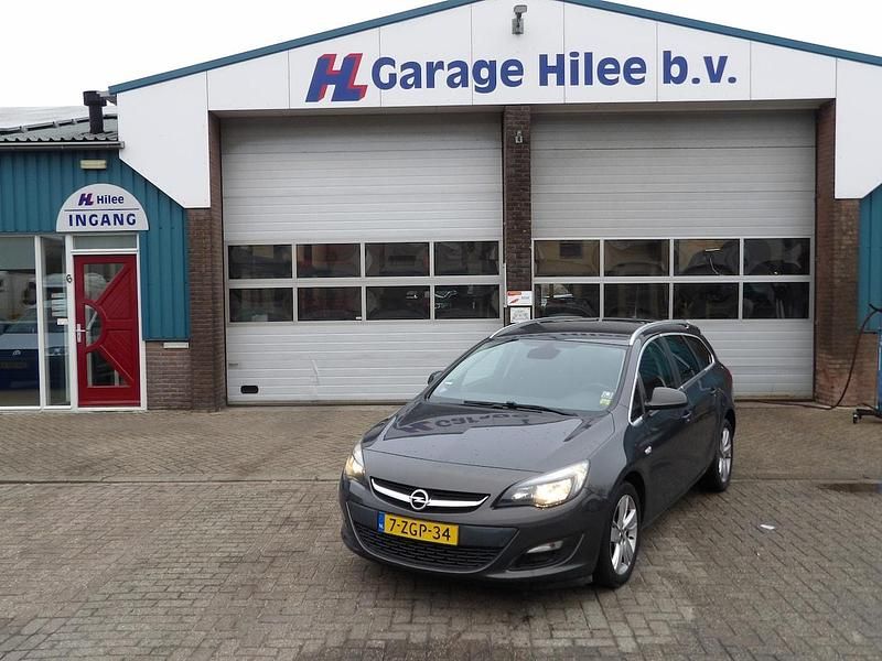 Grijs Occasion 2015 Opel Astra Stationwagen | € 5.950 (Goede deal) - Afbeelding 1/4