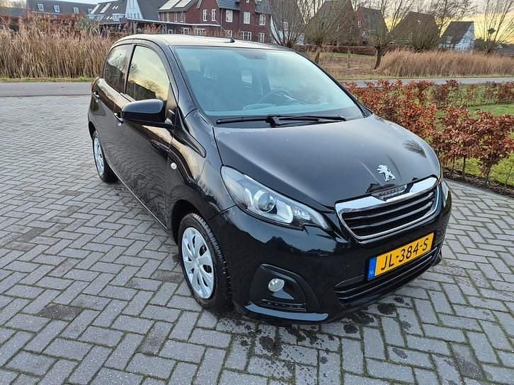 Zwart Gebruikt 2016 Peugeot 108 Active Hatchback | € 5.250 (Goede deal) - Afbeelding 1/4
