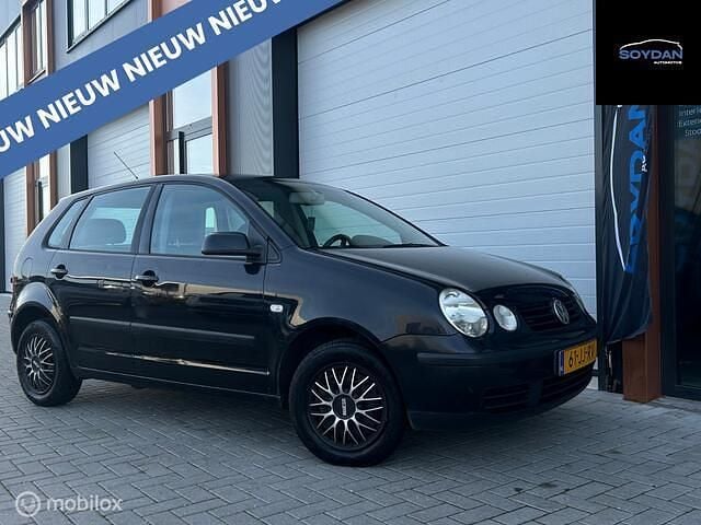 Zwart Occasion 2002 VW Polo Comfortline Hatchback | € 1.249 (Goede deal) - Afbeelding 1/4