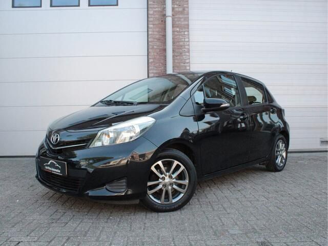 Zwart Gebruikt 2014 Toyota Yaris Hatchback | € 8.950 (Eerlijke prijs) - Afbeelding 1/4
