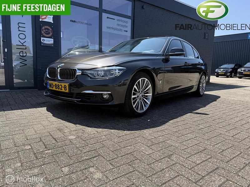 Bruin Gebruikt 2016 BMW 330 Executive Sedan | € 15.950 (Eerlijke prijs) - Afbeelding 1/4