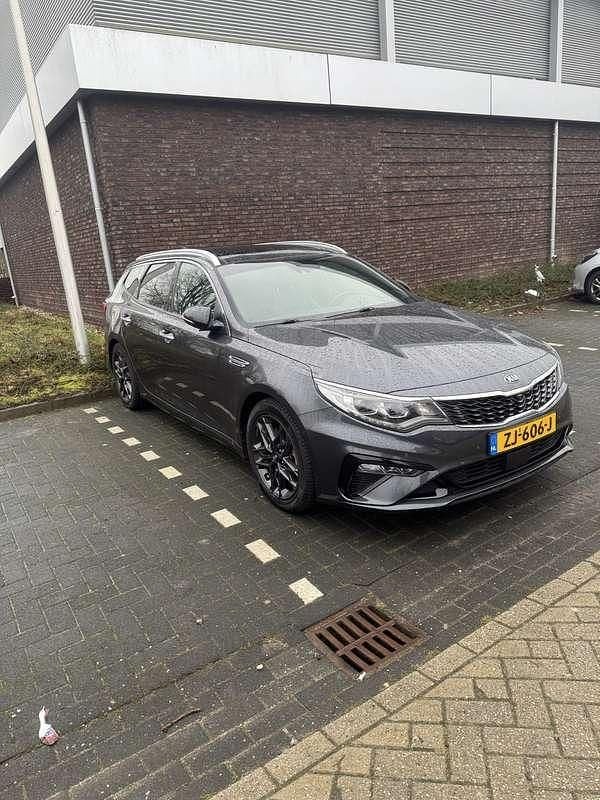 Grijs Occasion 2019 Kia Optima GT-Line Stationwagen | € 18.499 (Goede deal) - Afbeelding 1/4