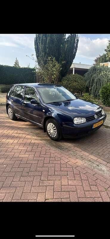 Blauw Gebruikt 2001 VW Golf IV Trendline Hatchback | € 950 (Goede deal) - Afbeelding 1/4