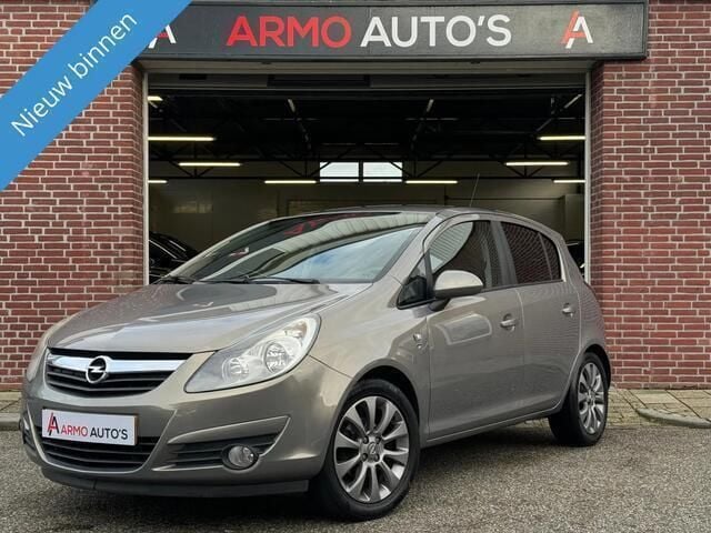 Bruin Gebruikt 2010 Opel Corsa Edition MPV | € 5.450 (Duur) - Afbeelding 1/4