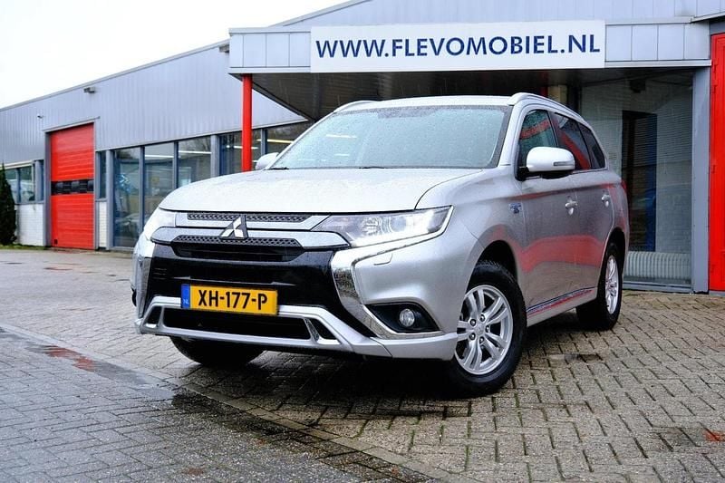 Grijs Gebruikt 2019 Mitsubishi Outlander P-HEV SUV | € 18.950 (Goede deal) - Afbeelding 1/4