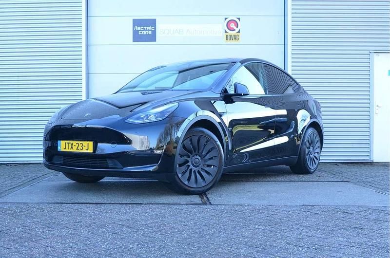 Zwart Occasion 2024 Tesla Model Y Long Range AWD SUV | € 42.999 (Iets duurder) - Afbeelding 1/4