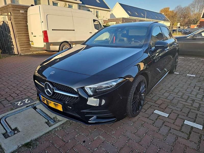 Zwart Gebruikt 2022 Mercedes 250 Luxury Stationwagen | € 25.800 (Super prijs) - Afbeelding 1/4