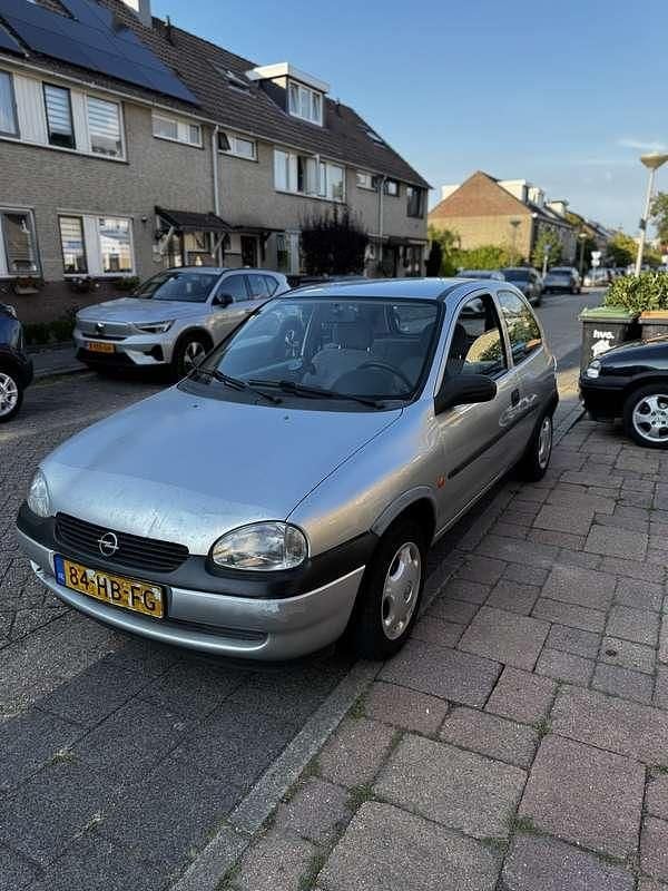 Gebruikt 1997 Opel Corsa Eco Sedan | € 1.100 - Afbeelding 1/4