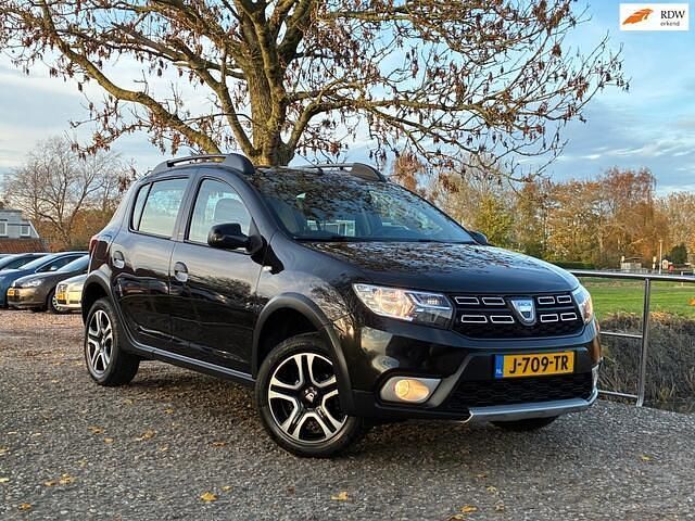 Zwart Gebruikt 2018 Dacia Sandero Stepway Hatchback | € 5.975 (Super prijs) - Afbeelding 1/4