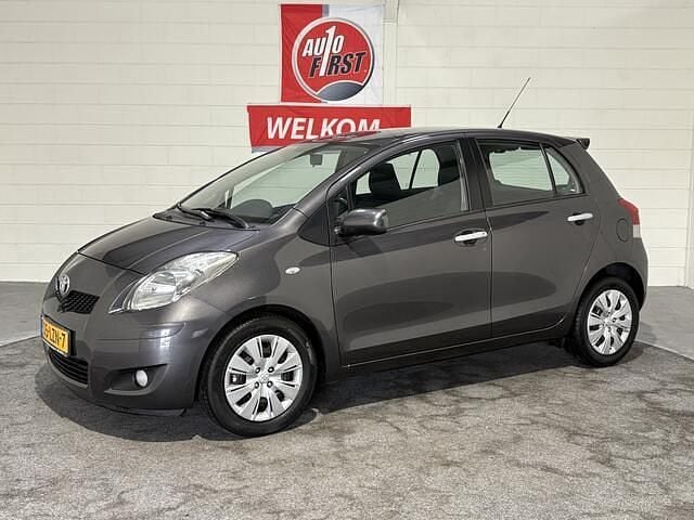 Grijs Gebruikt 2010 Toyota Yaris Hatchback | € 5.950 (Eerlijke prijs) - Afbeelding 1/3