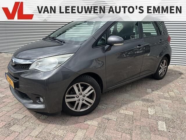 Grijs Gebruikt 2011 Subaru Trezia MPV | € 7.448 - Afbeelding 1/4