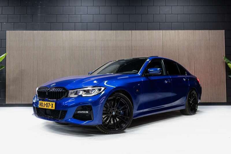 Blauw, metallic lak Gebruikt 2020 BMW 330e M Sport Sedan | € 40.995 - Afbeelding 1/4