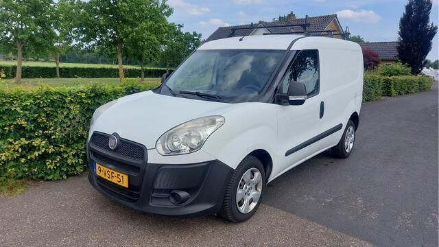 Wit Gebruikt 2011 Fiat Doblò MPV | € 2.950 (Goede deal) - Afbeelding 1/4