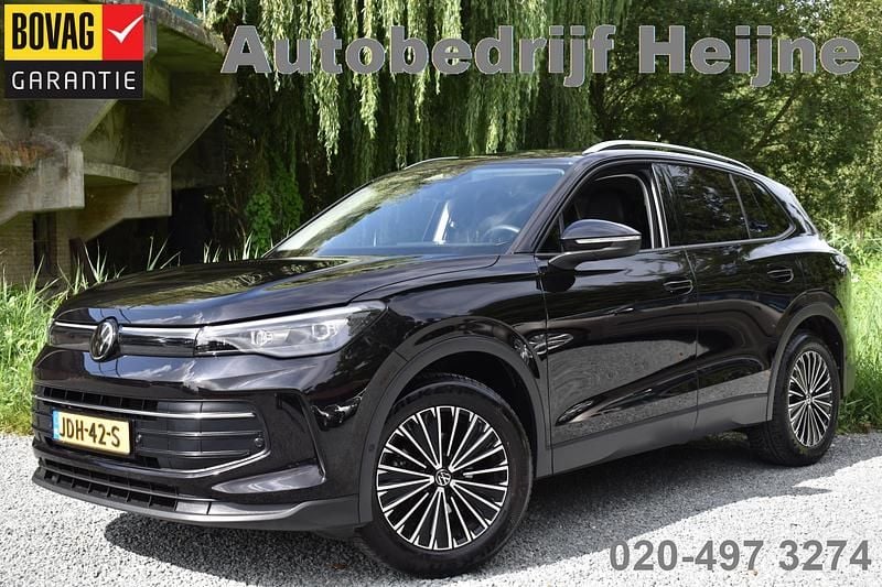 Zwart Gebruikt 2024 VW Tiguan Edition SUV | € 41.945 (Super prijs) - Afbeelding 1/4