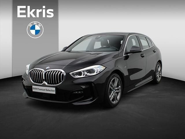 Zwart Gebruikt 2022 BMW 120 Executive Hatchback | € 30.850 (Super prijs) - Afbeelding 1/4