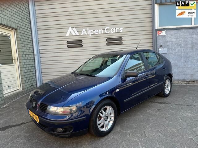 Blauw Gebruikt 2002 Seat Leon Sport Hatchback | € 1.350 (Eerlijke prijs) - Afbeelding 1/4