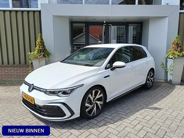 Wit Gebruikt 2022 VW Golf VIII R-line Hatchback | € 26.895 (Goede deal) - Afbeelding 1/4