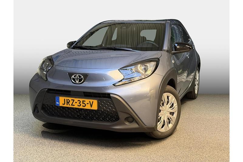 Grijs Nieuw 2025 Toyota Aygo X Play SUV | € 20.995 (Eerlijke prijs) - Afbeelding 1/1