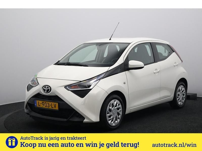 Wit Gebruikt 2021 Toyota Aygo X-play Hatchback | € 12.145 (Eerlijke prijs) - Afbeelding 1/4