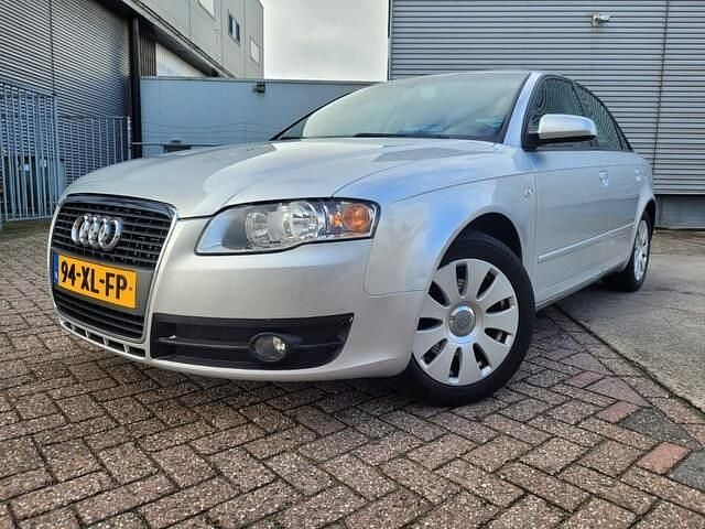 Grijs Gebruikt 2007 Audi A4 Sedan | € 5.900 (Eerlijke prijs) - Afbeelding 1/4