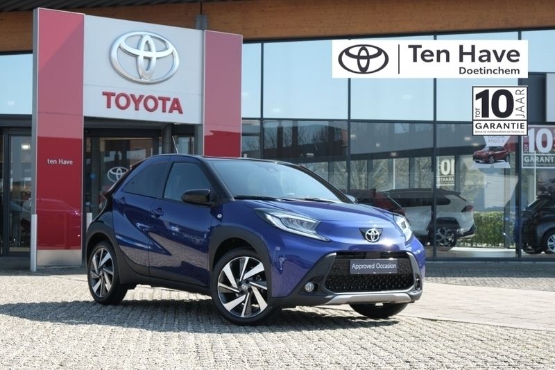 Blauw Gebruikt 2022 Toyota Aygo Design Hatchback | € 18.400 (Eerlijke prijs) - Afbeelding 1/4