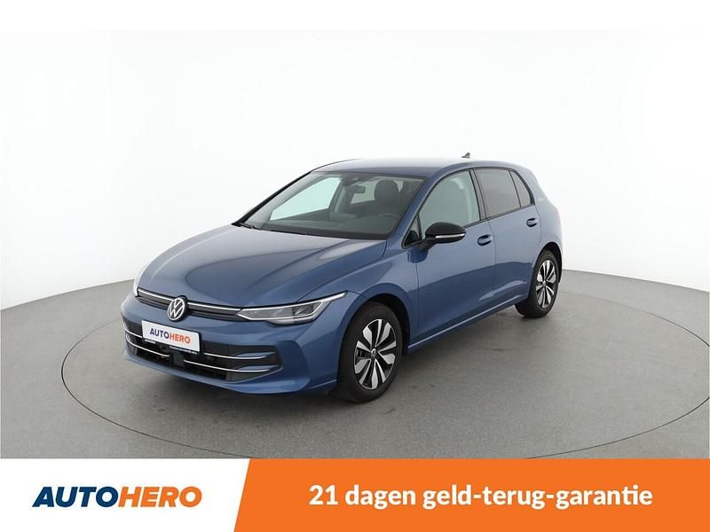 Blauw Gebruikt 2024 VW Golf VIII Hatchback | € 26.250 (Super prijs) - Afbeelding 1/4