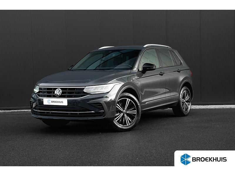 Grijs Occasion 2022 VW Tiguan Life SUV | € 32.595 (Eerlijke prijs) - Afbeelding 1/4