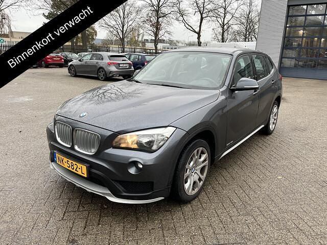 Grijs Gebruikt 2015 BMW X1 Executive SUV | € 10.950 (Eerlijke prijs) - Afbeelding 1/4